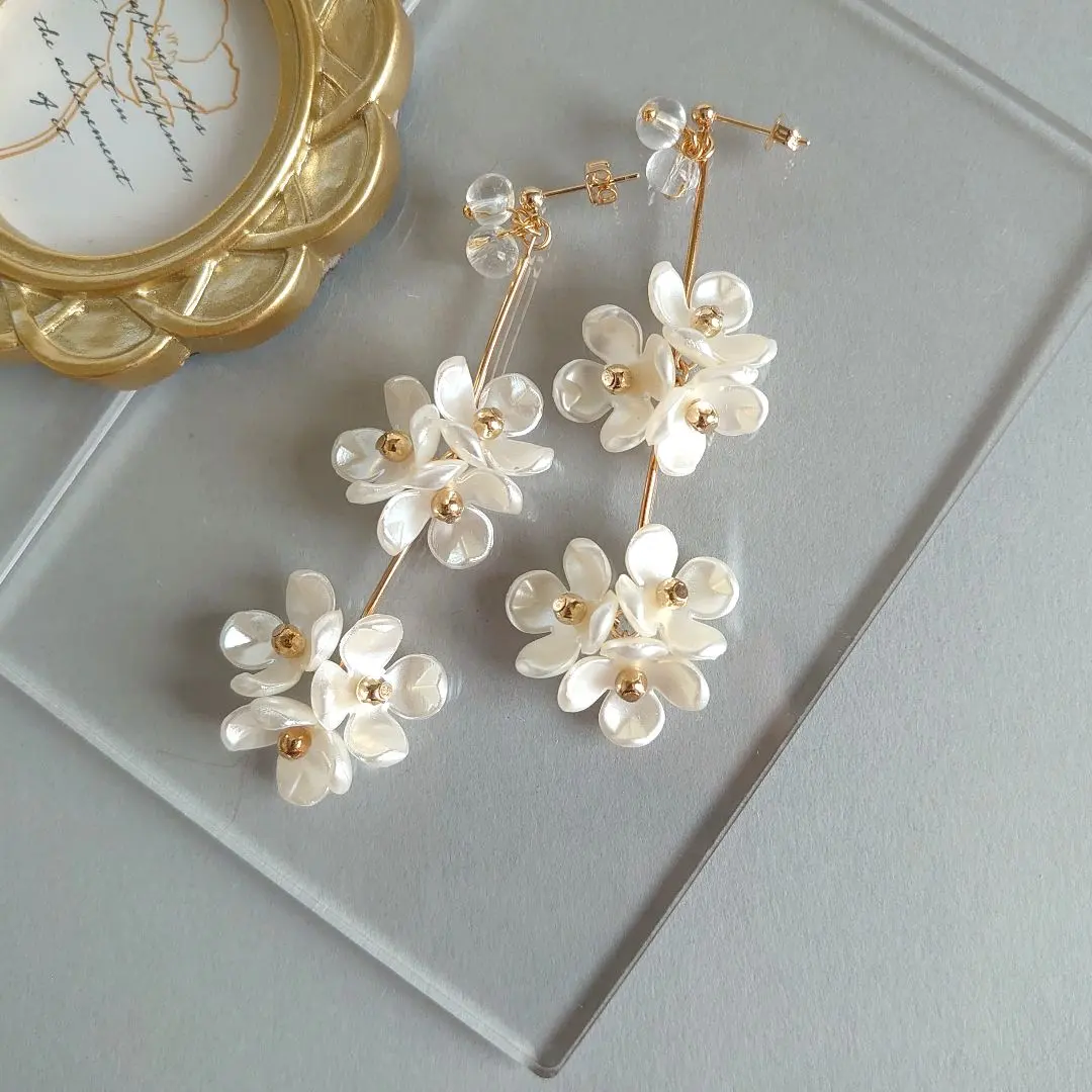 Thumbnail of Earrings or Pierced Earrings Handmade Flower Long Large White Gold NO.202