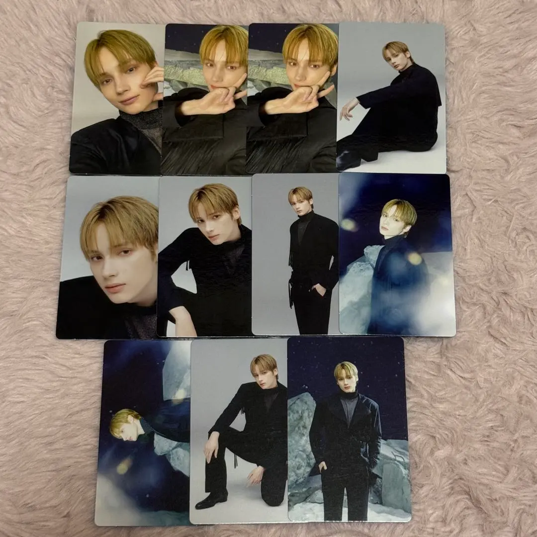 Thumbnail of TXT Huening Kai trading card