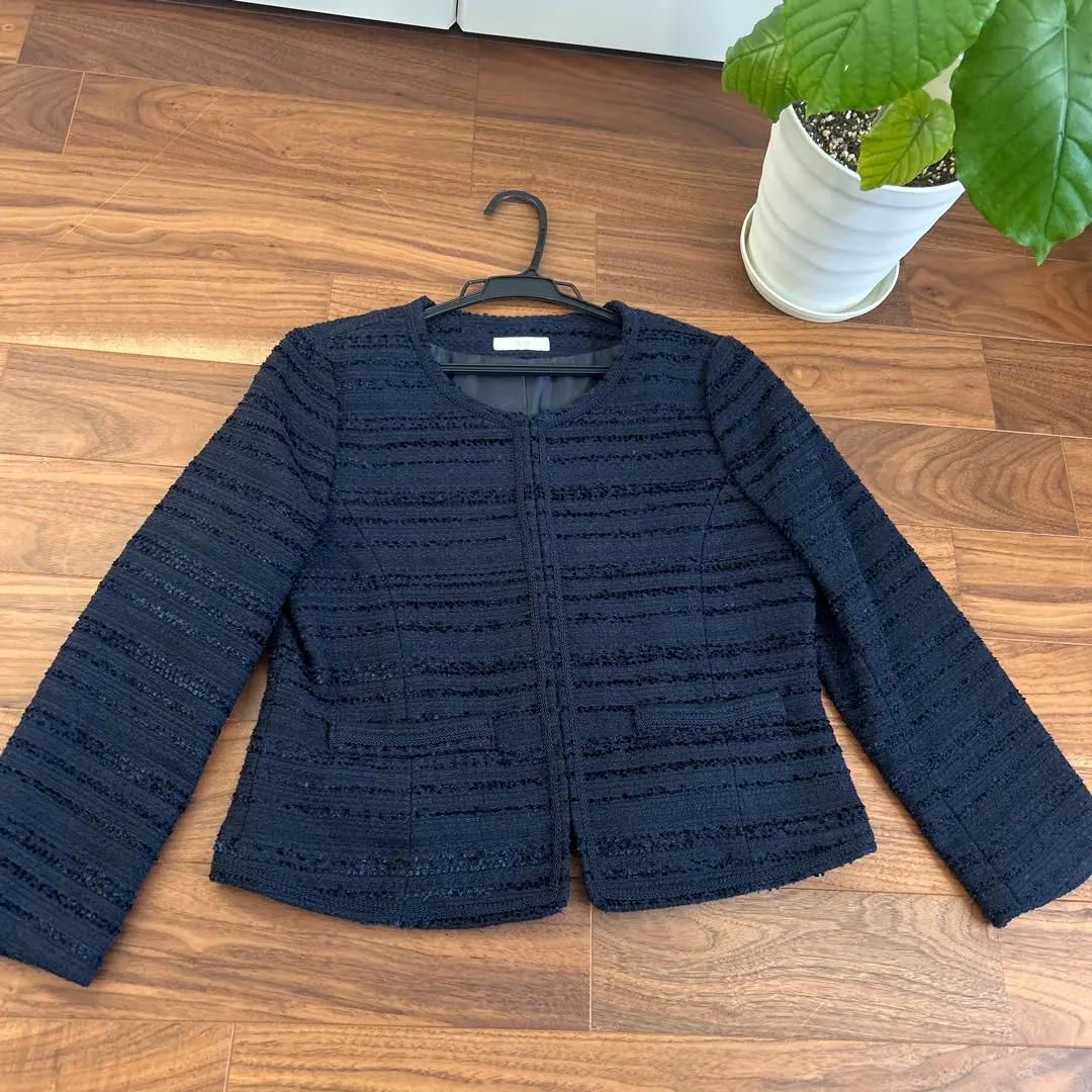 Thumbnail of Excellent condition!! Perfect for graduation/entrance ceremonies! VIS collarless tweed jacket, navy