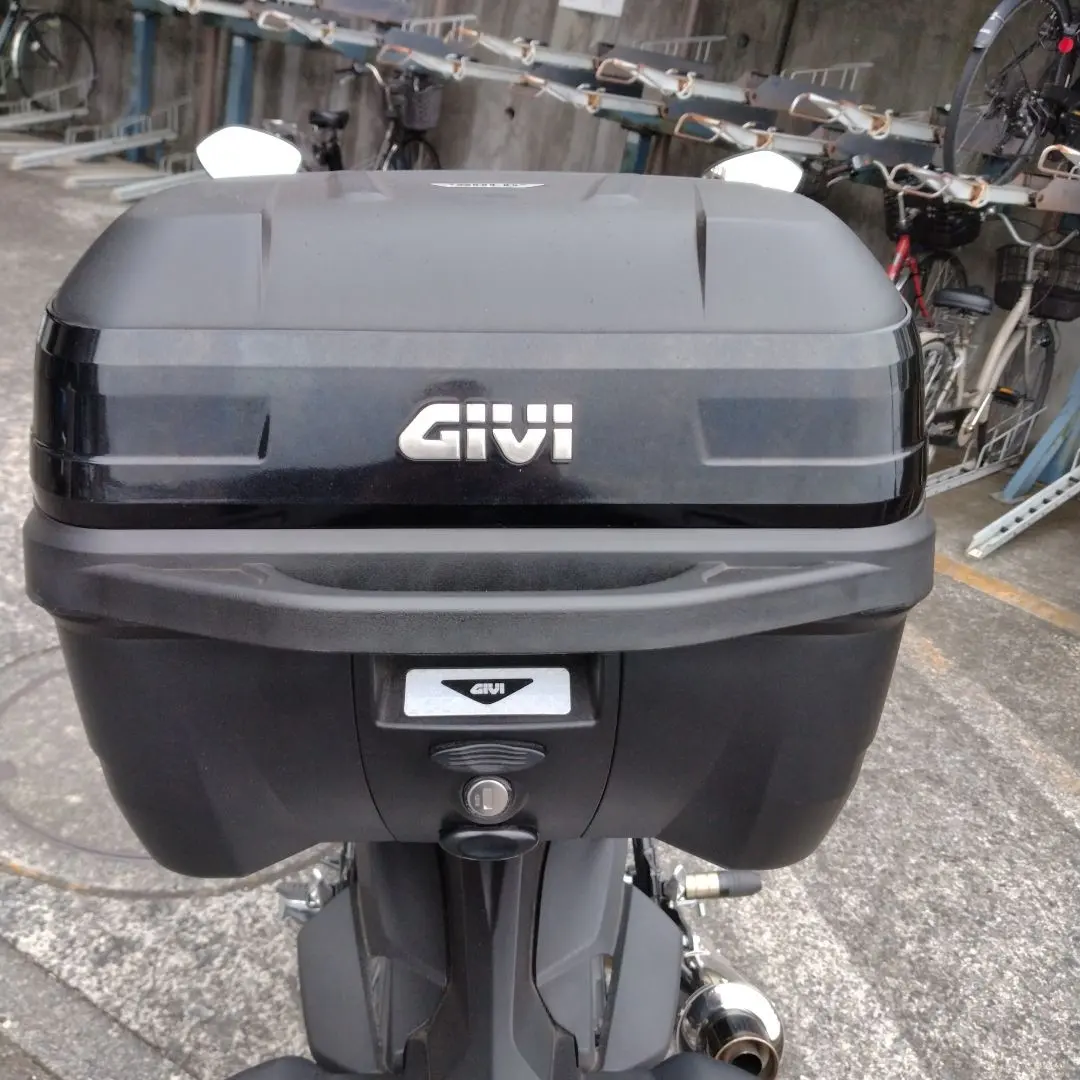 麒麟樣 GIVI 後備箱 底板 附鑰匙2個 的縮圖
