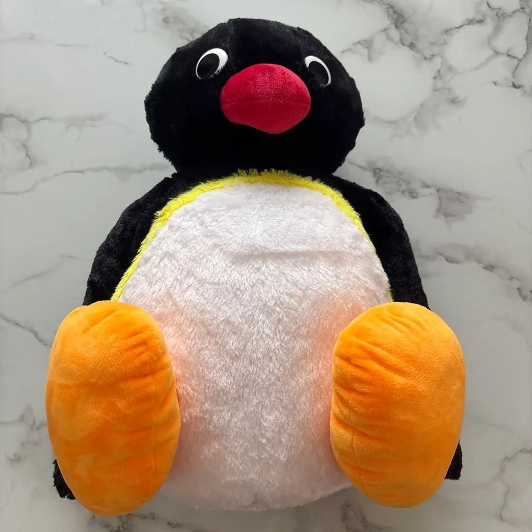 【デカすぎ！！】ピングー　めちゃデカ　特大ぬいぐるみ デカすぎ！！】ピングー めちゃデカ 特大ぬいぐるみ - メルカリ