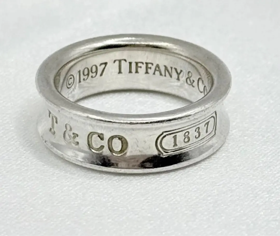 蒂芙尼 & Co. 1997 年款窄版戒指 的縮圖