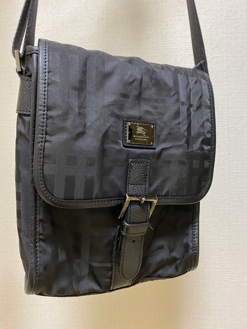 【美品✨️】BURBERRY BLACK LABEL ショルダーバッグ サコッシュ BURBERRY BLACK LABEL ミニショルダーバッグブラック - メルカリ