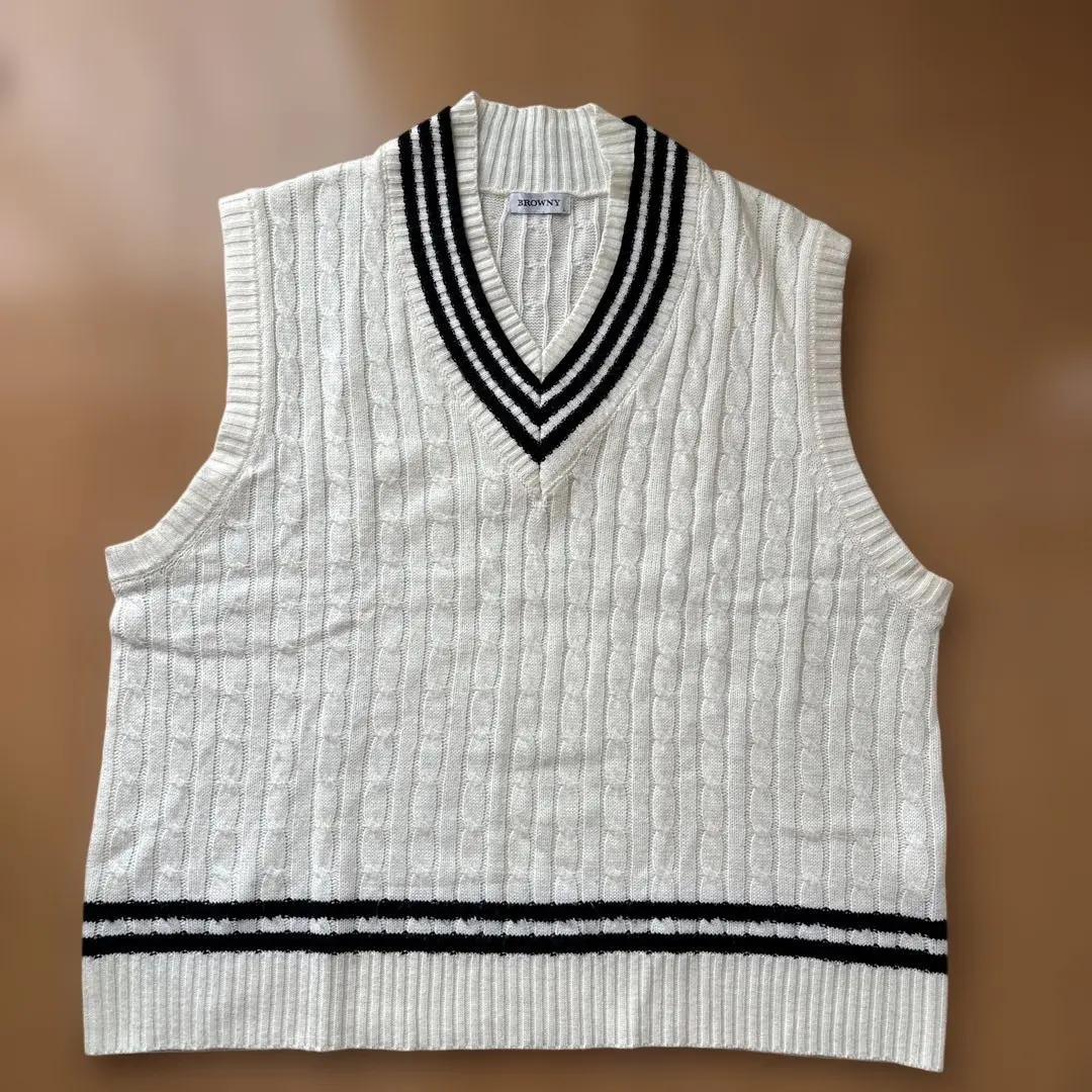 Thumbnail of BROWNY Knit Vest V-Neck White L