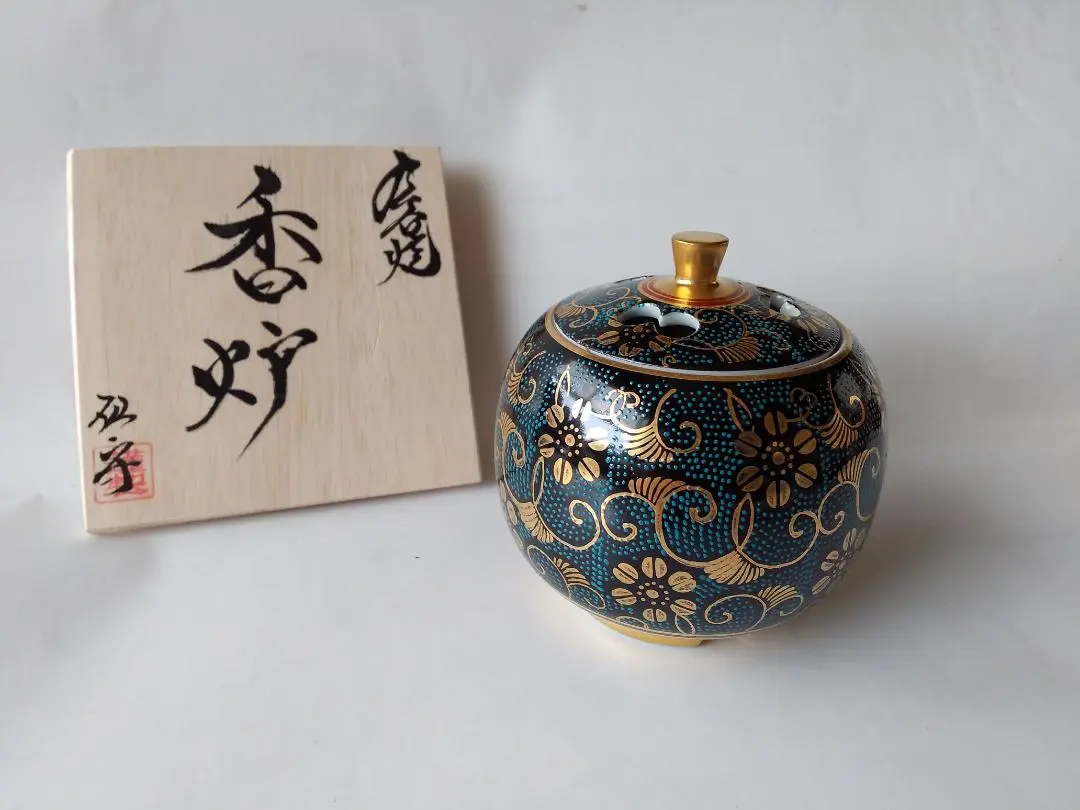 E)九谷焼 仙守 白粒/鉄仙/金彩唐草 香炉 共箱 茶道具 香道具 置物 九谷焼 3.5号香炉 白粒鉄仙 – 漆陶舗あらき 輪島塗 九谷焼 山中