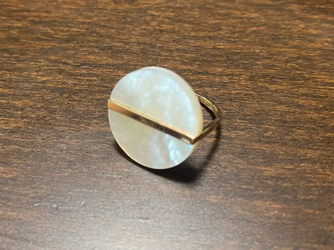 【箱つき】januka（ヤヌカ）スライス白蝶貝リング9号 箱つき】januka（ヤヌカ）スライス白蝶貝リング9号