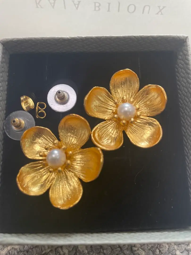カジャビジュー k 18ピアス　kajabijoux ゴールドピアス　ピアス カジャビジュー k 18ピアスkajabijoux ゴールドピアスピアス