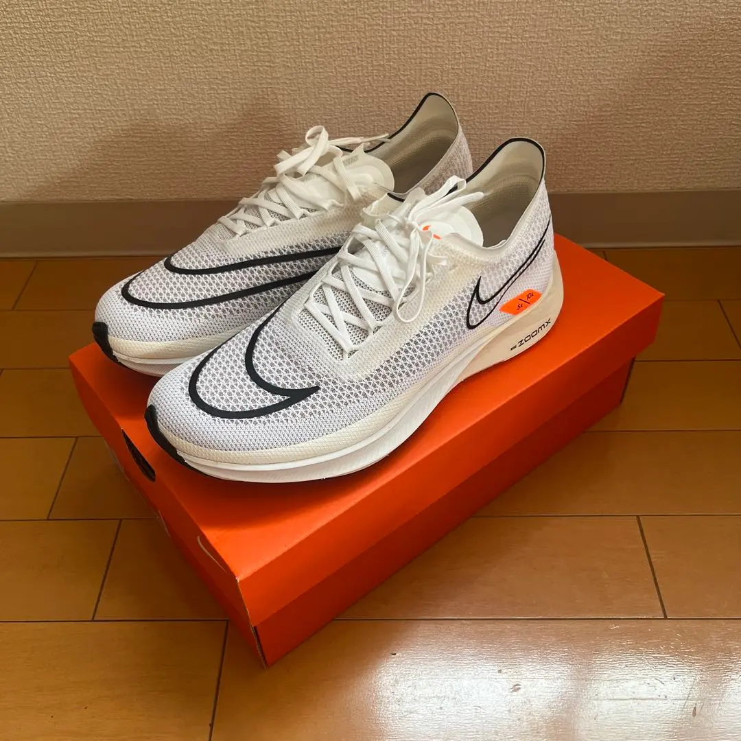 【新品】Nike ZoomX Streakfly "白/黑" 的縮圖