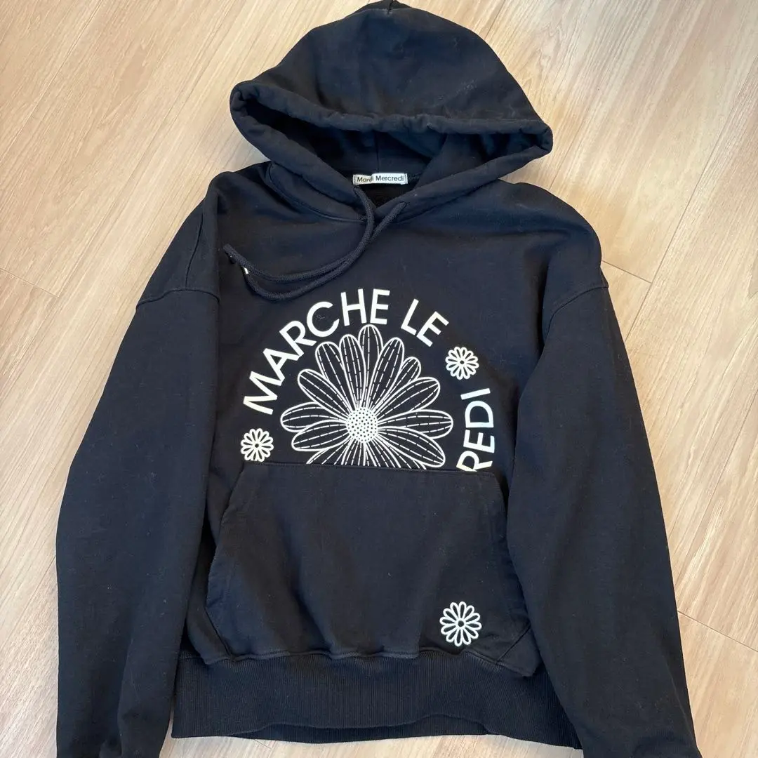 新品タグ付きMardiMercrediMoodyMarcheEmblemパーカー Mardi Mercredi パーカー HOODY MARCHE EMBLEM レディース