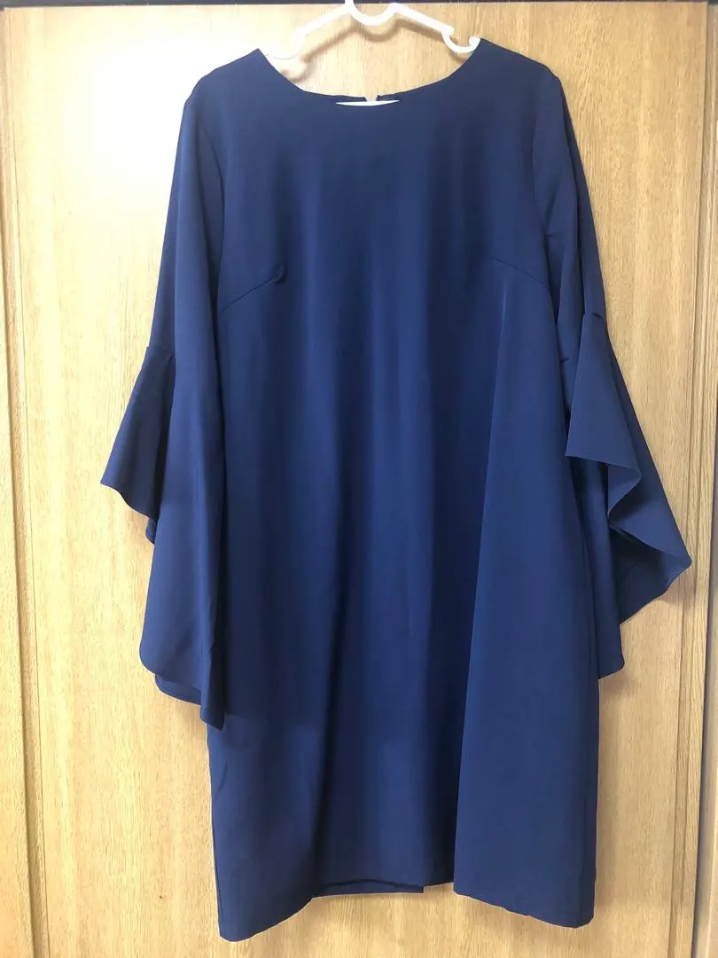 袖口喇叭袖 海軍藍 連衣裙 喇叭袖 的縮圖