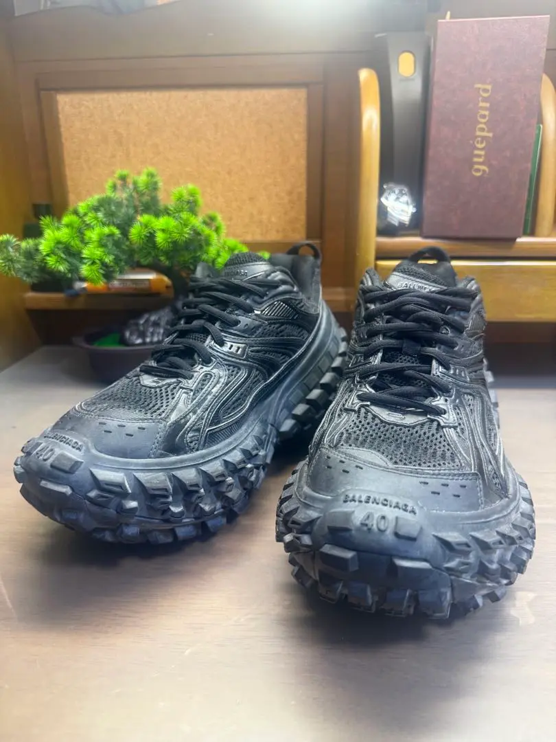 BALENCIAGA ディフェンダー40 BALENCIAGA バレンシアガ ディフェンダー 40安く 買う