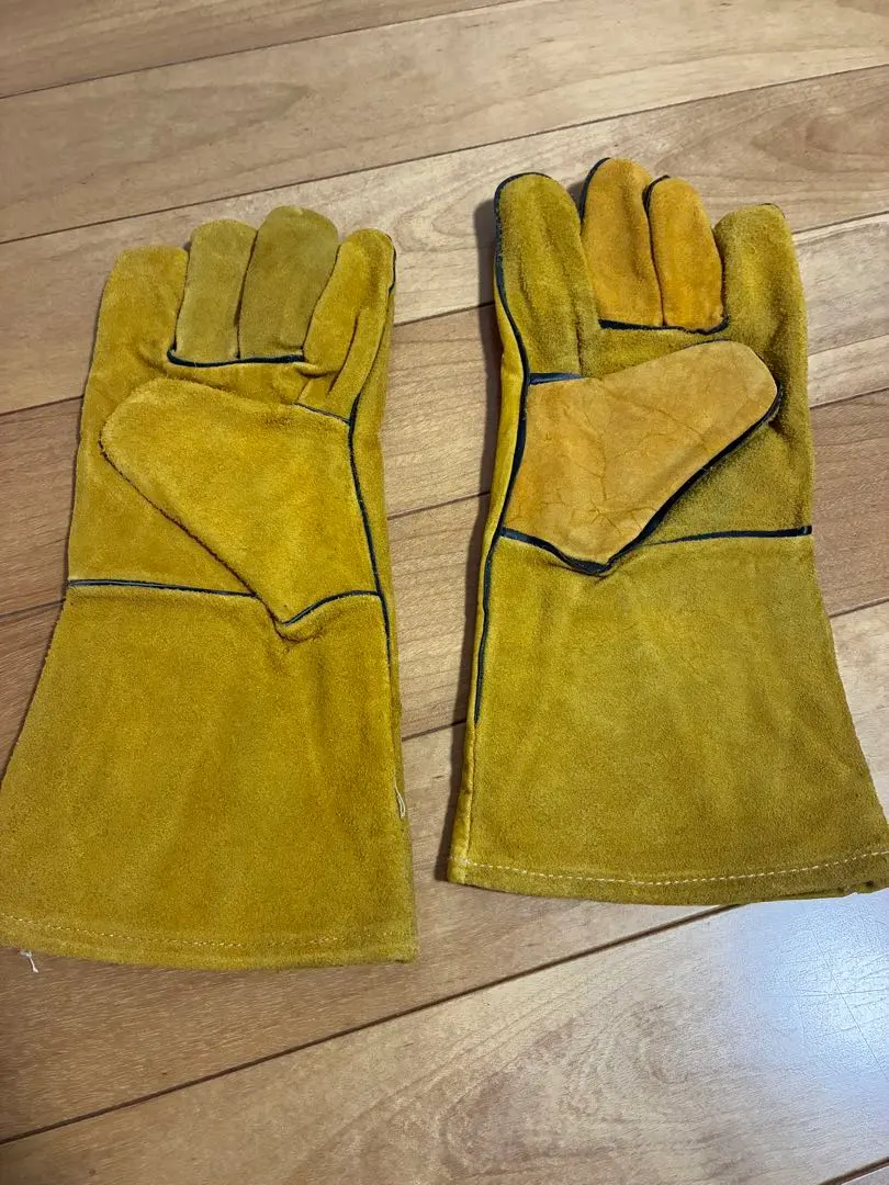 Thumbnail of Suede camping gloves