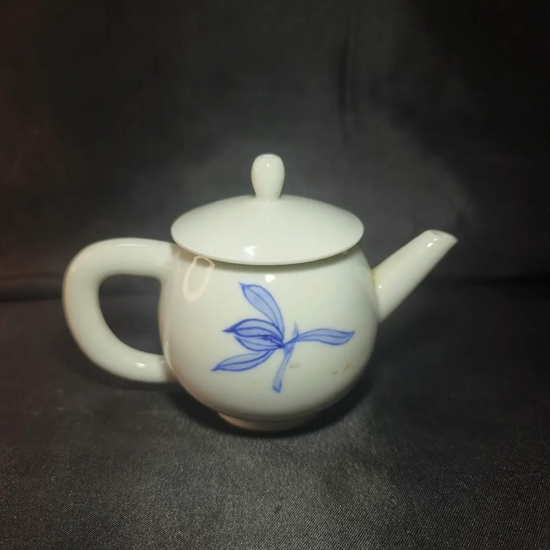 Thumbnail of Sencha tea utensils, Kyo-yaki sometsuke kyusu (teapot), made by Wa-ho, approximately 100ml, unused, beautiful condition, antique, from an old family collection, includes shipping.