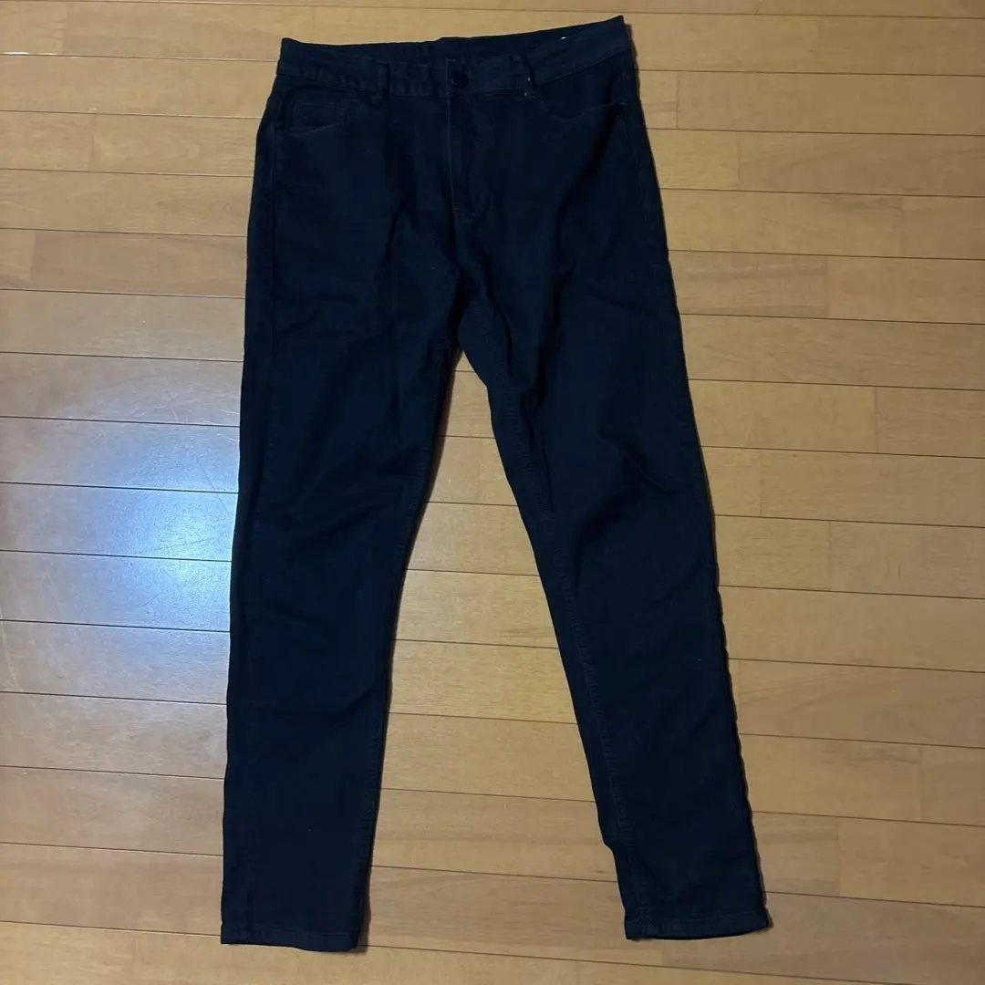 Thumbnail of Two skinny pants: L, skinny pants: M