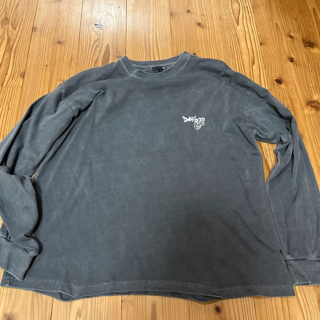 Thumbnail of LAKOLE Dark Gray Long Sleeve Cut and Sew M Street Style / Lakole