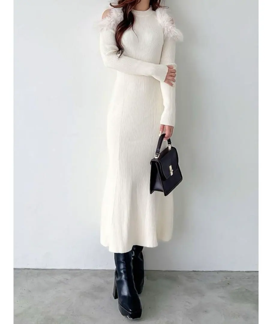 Thumbnail of MERCURYDUO Fur Shoulder Cutout Knit Dress M White