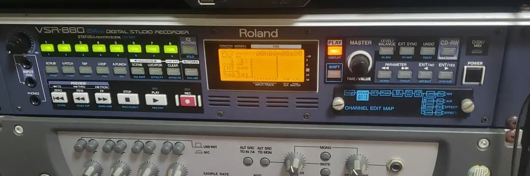 Roland　VSR-880　2U　レコーダー Roland VS-880 Multitrack Recorder Digital Studio Workstation