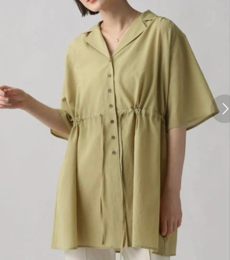 開襟褶襉襯衫 的縮圖