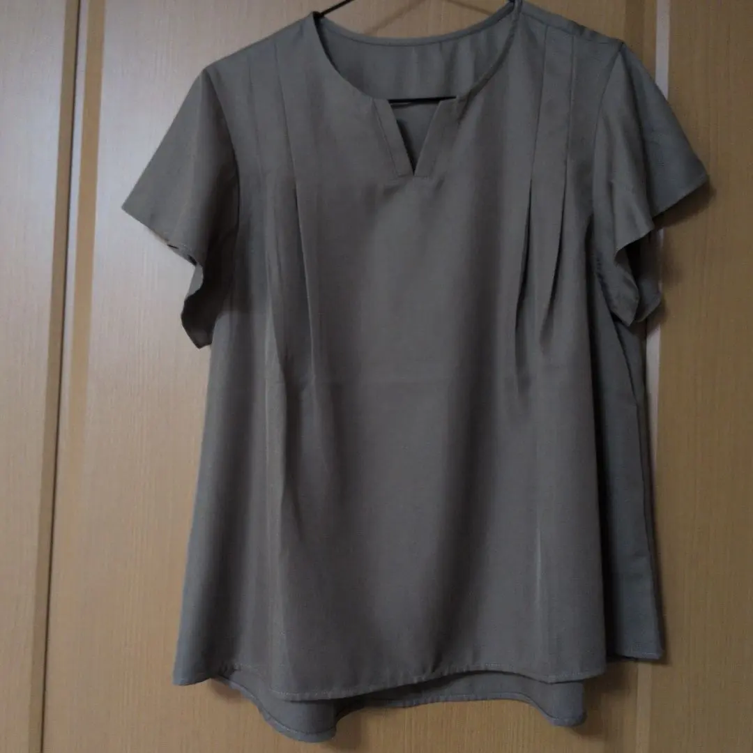 Thumbnail of Beige short-sleeved shirt and wide-leg pants set