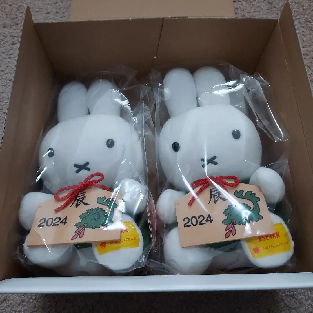 ミッフィー  ぬいぐるみ　干支　うさぎ　伊勢丹　新品 Amazon.co.jp: 干支 ミッフィー ぬいぐるみ 卯年 うさぎ 伊勢丹