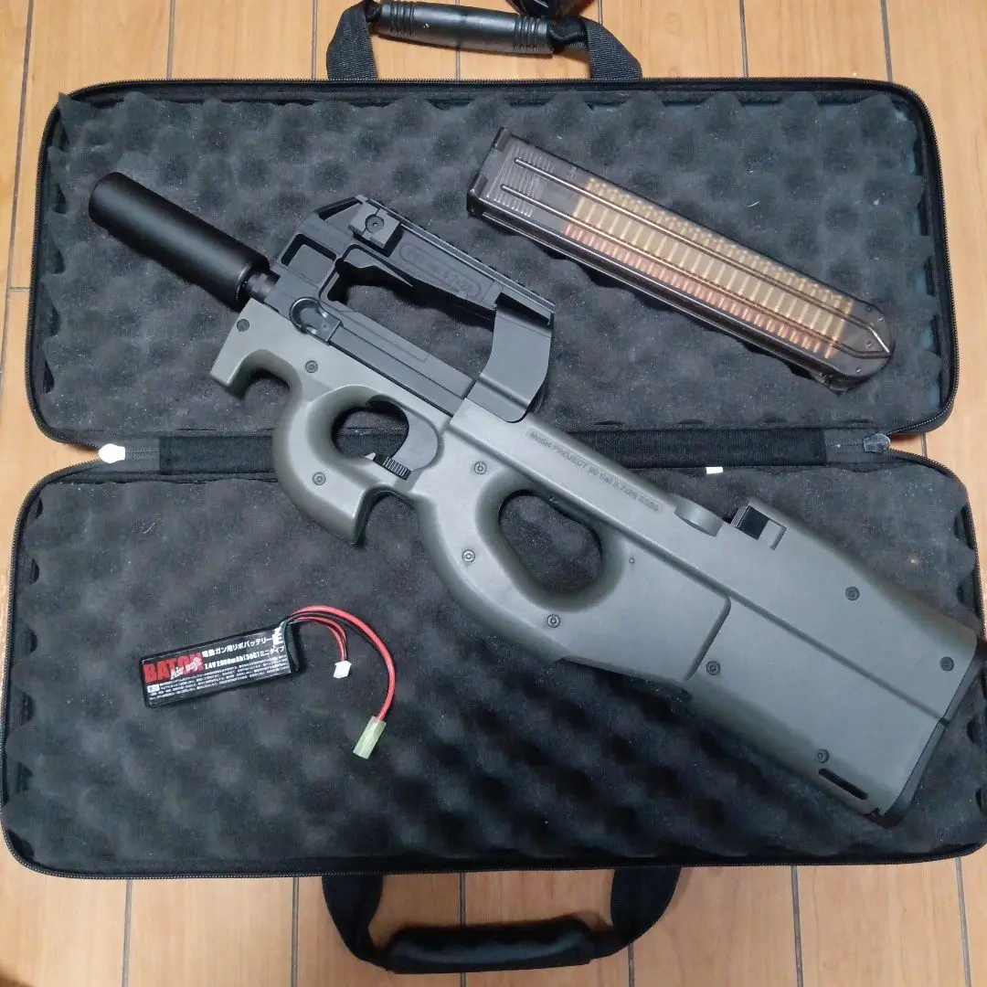 東京マルイ p90 ホワイト カスタム 000様用 スタイリッシュなホワイトカラーのP90カスタム「EMG×KRYTAC FN