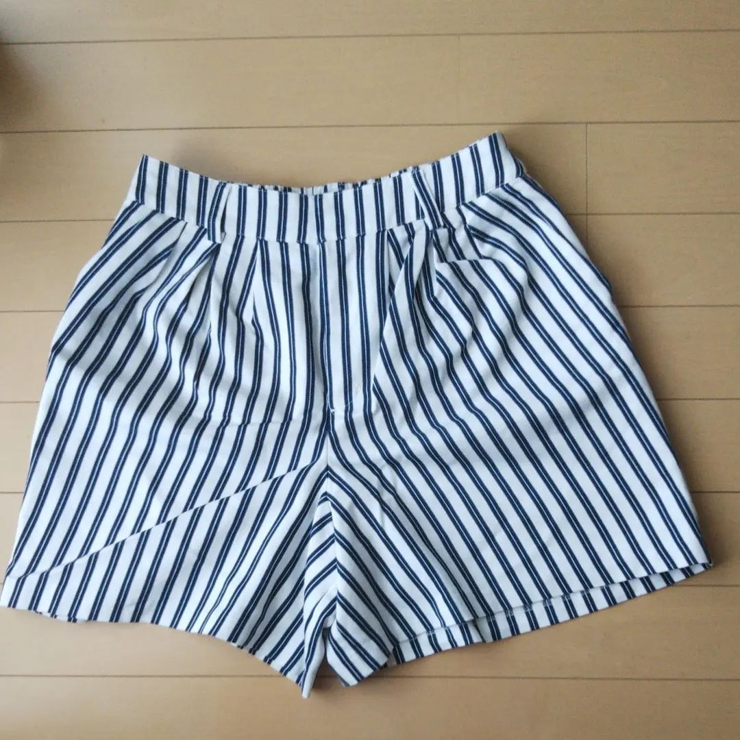 條紋短褲 的縮圖