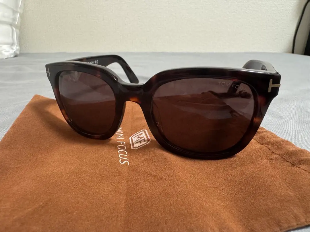 TOM FORD サングラス TF211 AF 01A　ブラック TOM FORD(トムフォード) TF211AF ｜ oomiya和歌山本店アイウェア