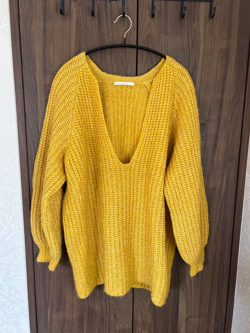 Thumbnail of Excellent condition RAY CASSIN yellow V-neck knit sweater