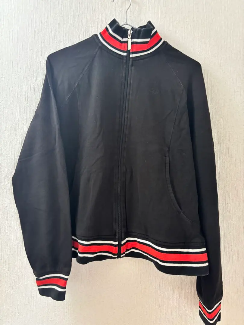 條紋設計的黑色棒球外套 的縮圖