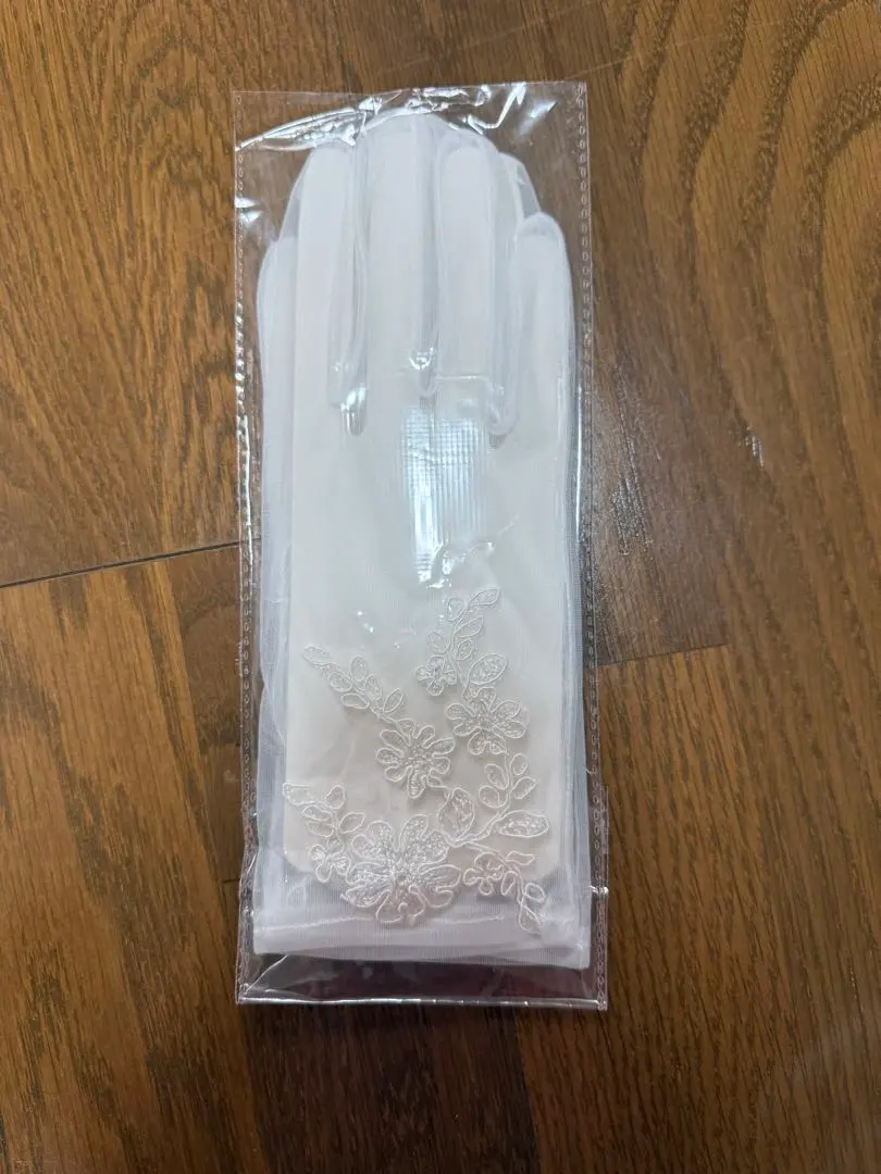 白色雪紡婚禮手套 的縮圖