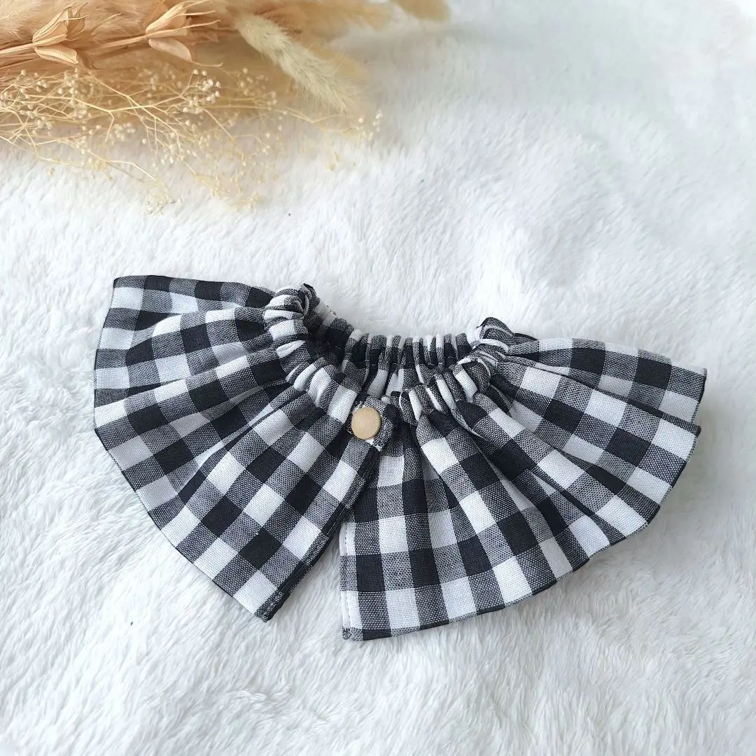 Thumbnail of Handmade Frilly Bib 360-degree Checkered