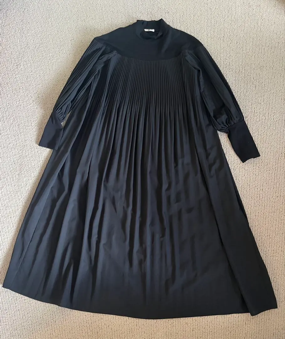 Thumbnail of New ✨ Black Long Sleeve Mixed Material Pleated Long Dress