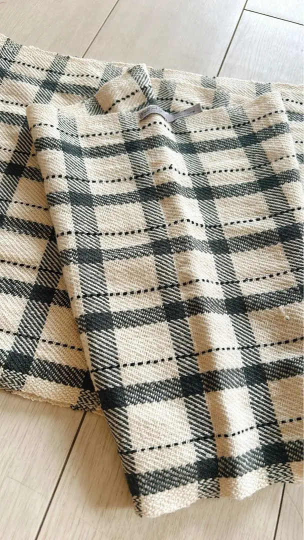 Khadi&Coカディー&コーBESS NIELSEN手織りウール刺繍ストール黒 本当に 安いファッション - Khadi&Coカディー&コーBESS NIELSEN