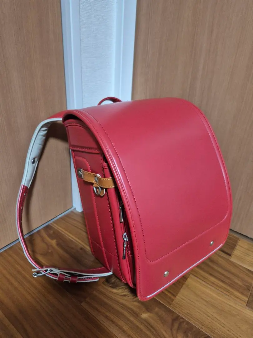 書包 紅色 簡約 的縮圖