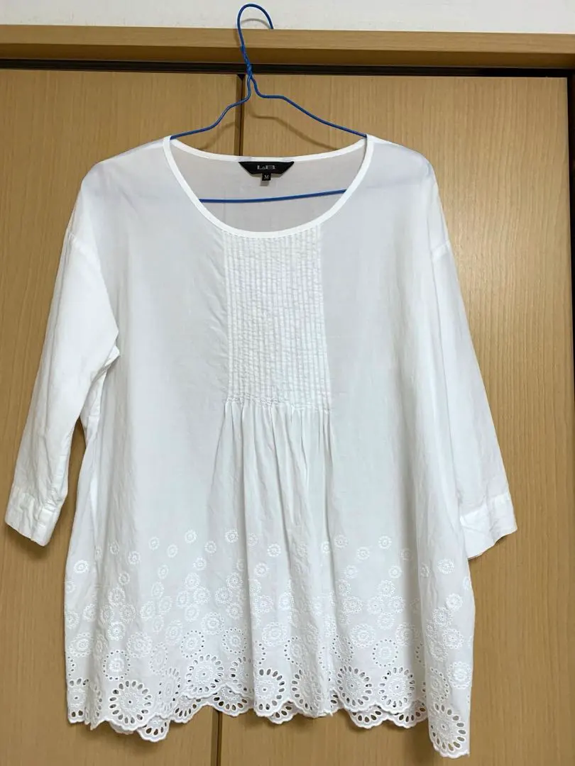 刺繡白色女衫 M 碼 的縮圖