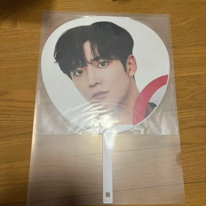 SF9 ロウン グッズ セット うちわ 缶バッジ フライヤー コースター CD Amazon.co.jp: SF9 ロウン グッズ セット うちわ 缶バッジ