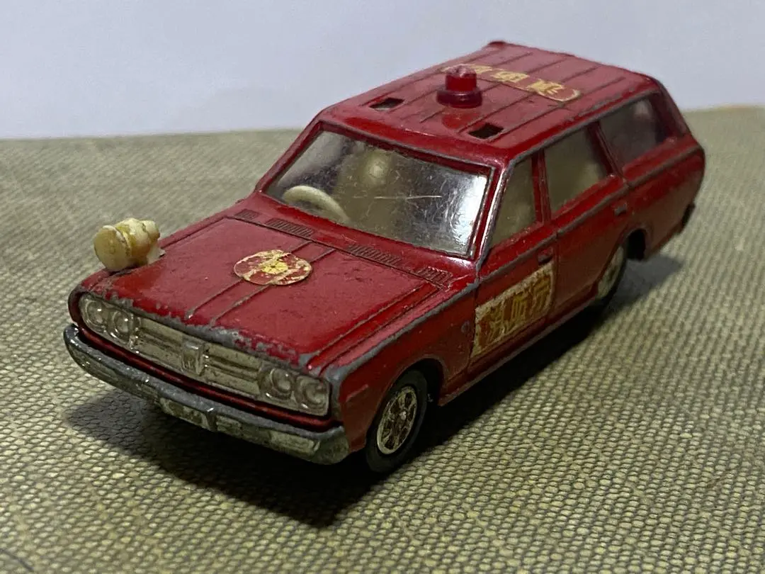 黒箱トミカ／【運転席窓開きVer.】日産セドリックバン／パトカー 黒箱トミカ／【運転席窓開きVer.】日産セドリックバン／パトカー