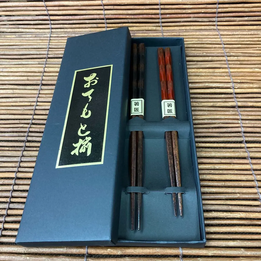 Thumbnail of Wooden Chopsticks for Couples, Kikkou (Tortoiseshell Pattern), Red and Black