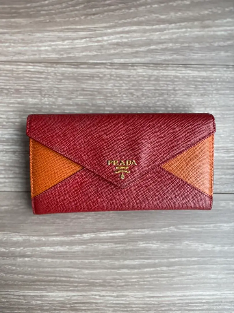 極美品✨ PRADA 長財布 エンべロープ レター型 ロゴ PVCレザー 黒 金 2025年最新】プラダ財布 エンベロープ型の人気アイテム - メルカリ