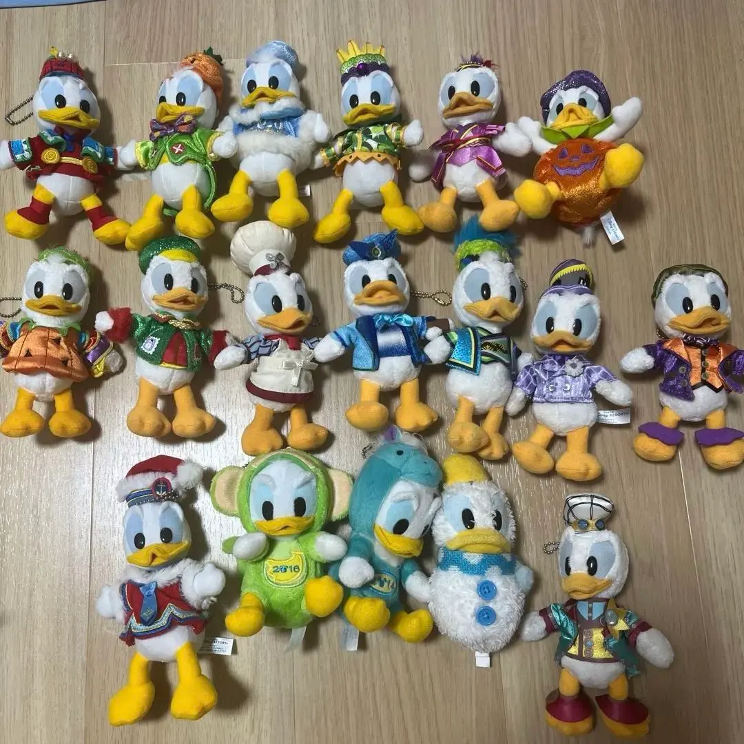 Thumbnail of Disney Donald Duck Plush Badge
