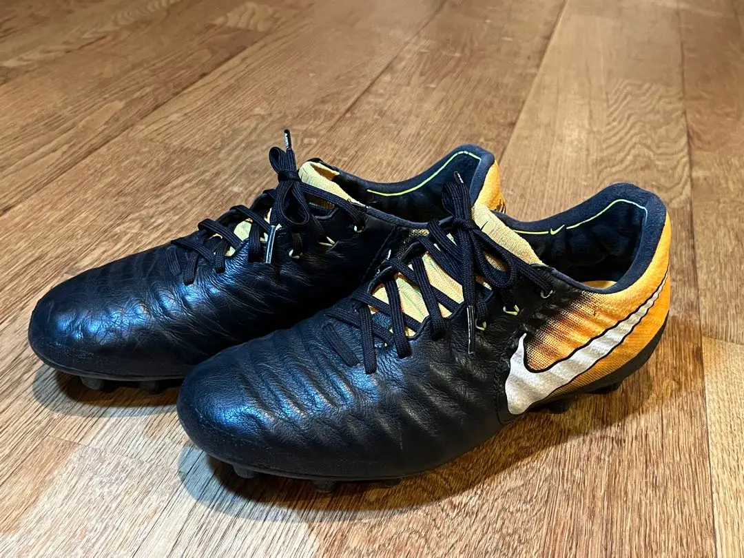 【極美品】NIKE ティエンポ レジェンド 7 HG-E NIKE ナイキ ティエンポ レジェンド VII HG-E(レッド×ブラック