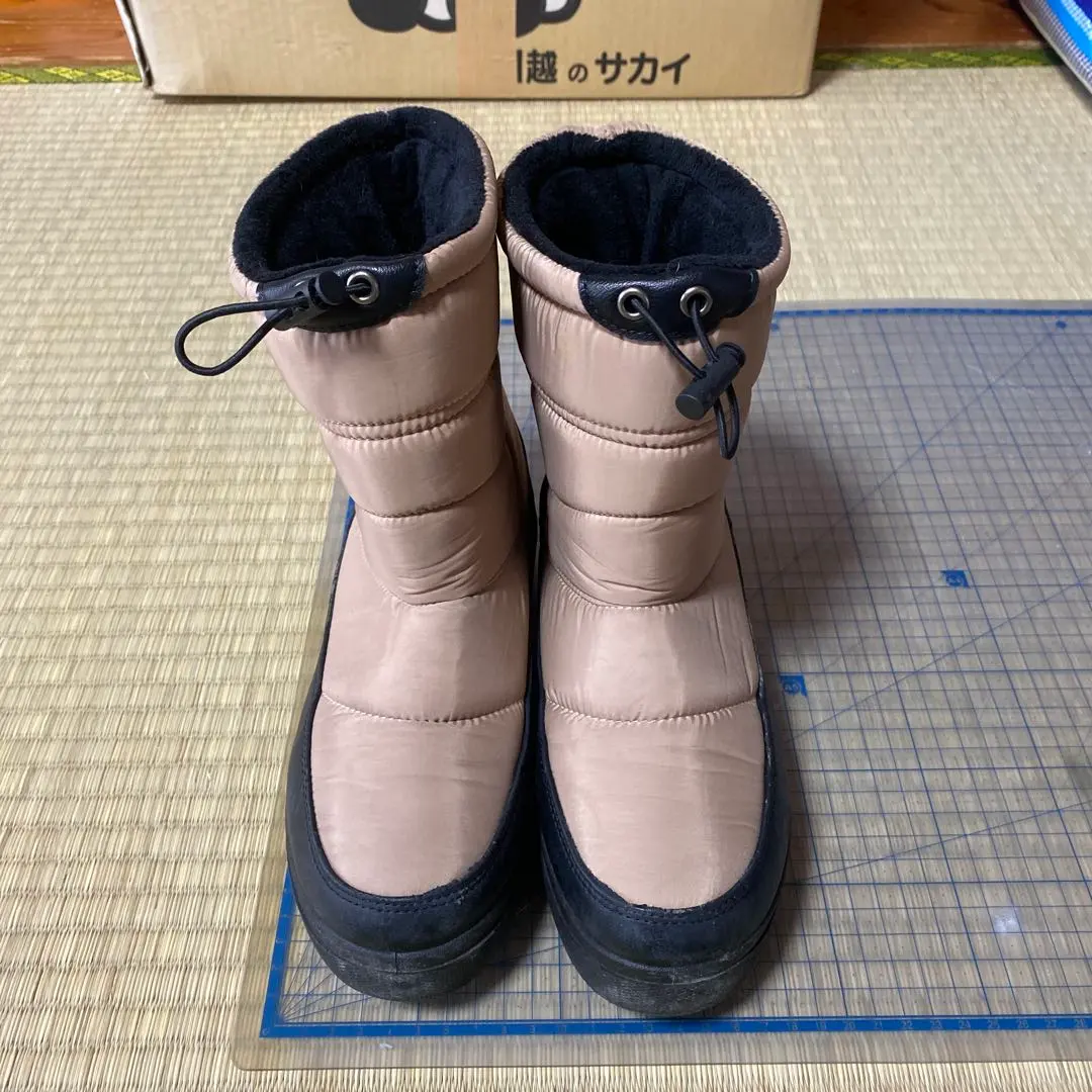 Thumbnail of Beige short boots, waterproof, thermal