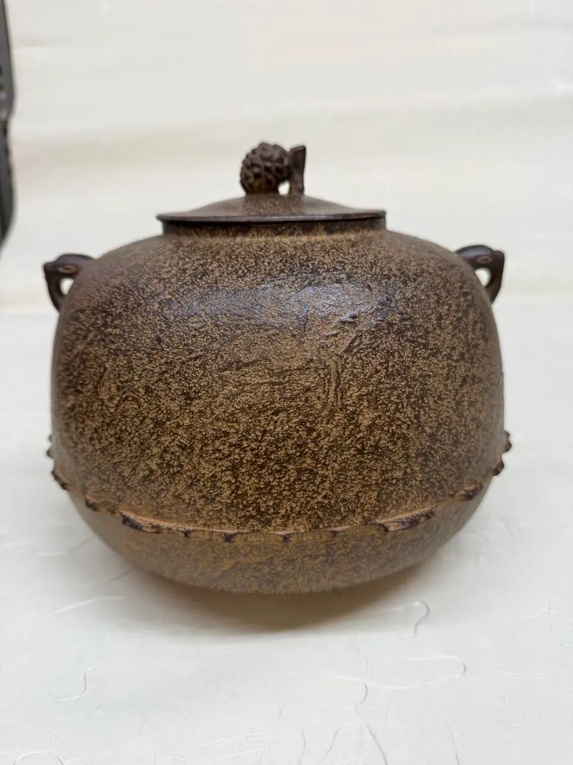 茶道具 門脇喜平 糸目紋 尻張釜 共箱 風炉釜 吊釜 鉄釜【MA528】 道具 ] - 道具 釜師 門脇喜平造 尻張釜（共箱） | ネット