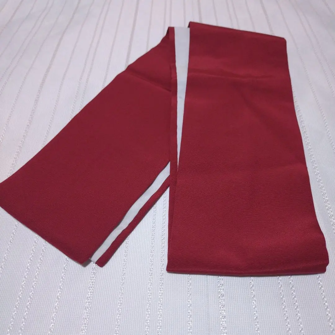 Thumbnail of Kasaneri-eri (layered collar), plain, crimson, with 2 pins, wide collar type, for furisode (long-sleeved kimono), homongi (formal visiting kimono), and tsukesage (semi-formal kimono).