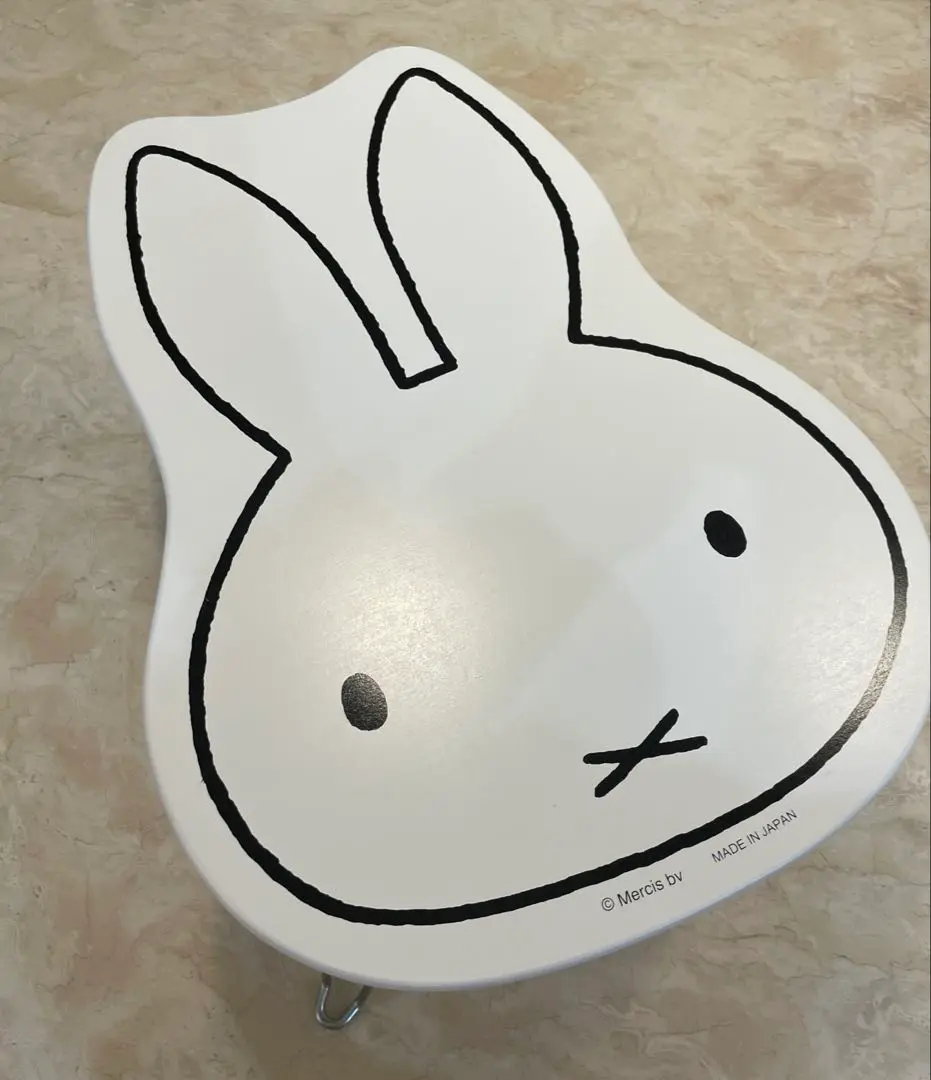 【新品、未使用】　ミッフィー　ミニテーブル ミッフィー miffy ダイカットミニテーブル（ミッフィー