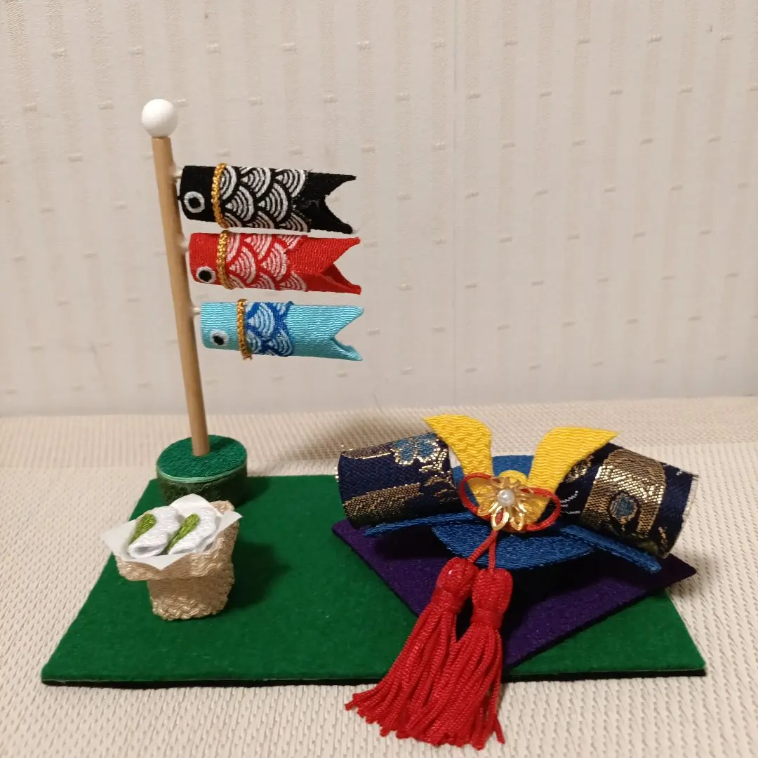 五月人形 鯉魚旗與頭盔的擺飾 的縮圖