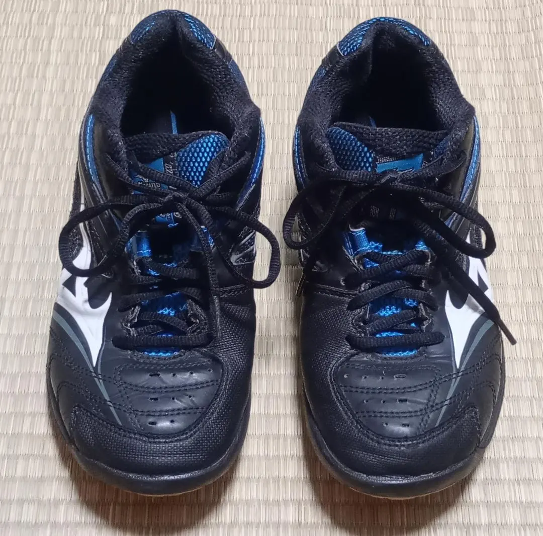 25.0 羽毛球鞋 黑色 美津濃 WAVE FANG VS 藍色 的縮圖