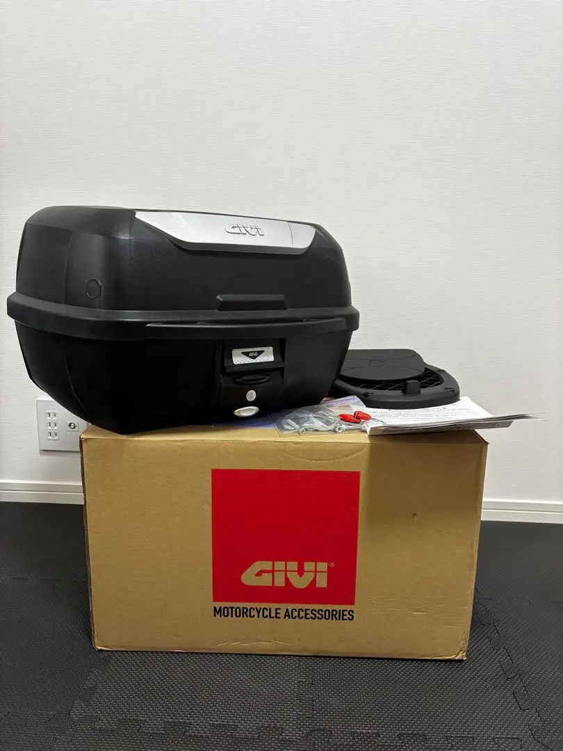 GIVI 後尾箱 E43NTL 的縮圖