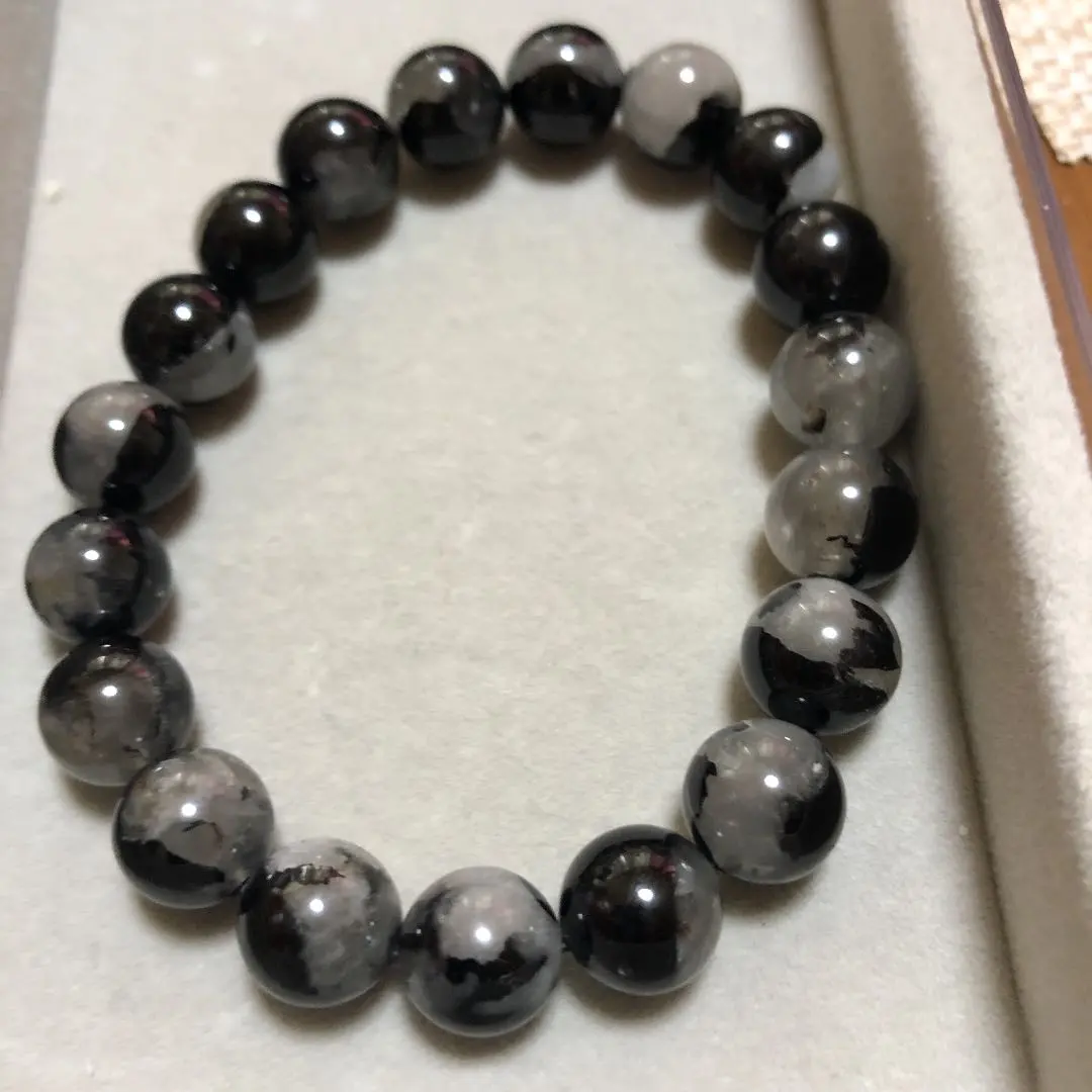 Thumbnail of Black tourmaline in quartz