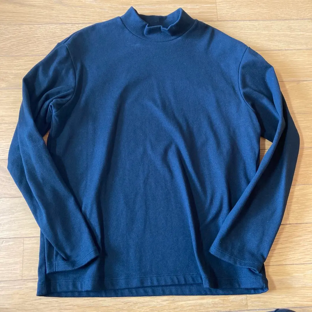 Thumbnail of UNIQLO long-sleeved cut and sew, black, size 150